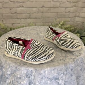 CIRCO Sequined Zebra Print Black White Pink Slip-on Canvas Shoes Girls 5M💖EUC💖